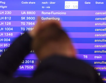 Χάος στα αεροδρόμια Γαλλίας και Γερμανίας λόγω απεργιών