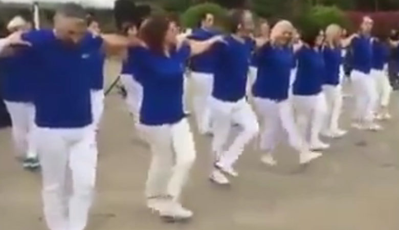 Κεμαλιστές χόρεψαν συρτάκι εκνευρίζοντας τους Ερντογανικούς