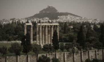 Σύννεφα, ασθενείς βροχές, υψηλή θερμοκρασία και αφρικανική σκόνη