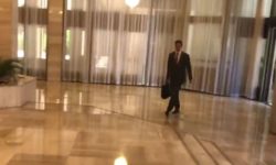 Ο Άσαντ για… δουλειά με κοστούμι και γραβάτα λίγες ώρες μετά την επίθεση
