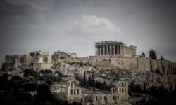 Τρεις συλλήψεις για επίθεση σε 14χρονη στην Ακρόπολη