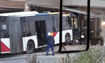 Τέσσερις τραυματίες από σύγκρουση λεωφορείου του ΟΑΣΘ με ΙΧ