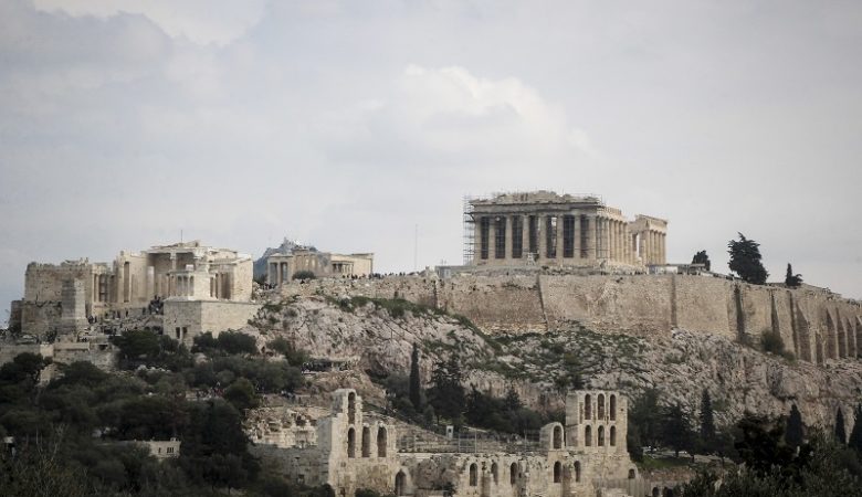 «Οι Έλληνες που ξαναβρήκαν την Ακρόπολη απόδειξη για το τέλος της κρίσης»