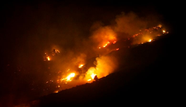 Φωτιά στην Ηλεία: Ασταμάτητες οι φλόγες – Υπεράνθρωπες προσπάθειες από τους πυροσβέστες