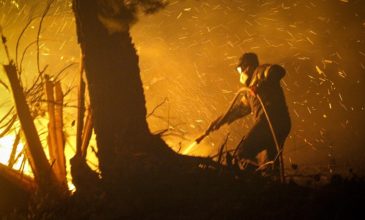 Μεγάλη φωτιά στην Κύπρο, κατευθύνεται προς τα Κατεχόμενα
