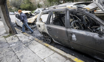 Εμπρησμοί τριών αυτοκινήτων τα ξημερώματα σε Ηλιούπολη και Παλλήνη