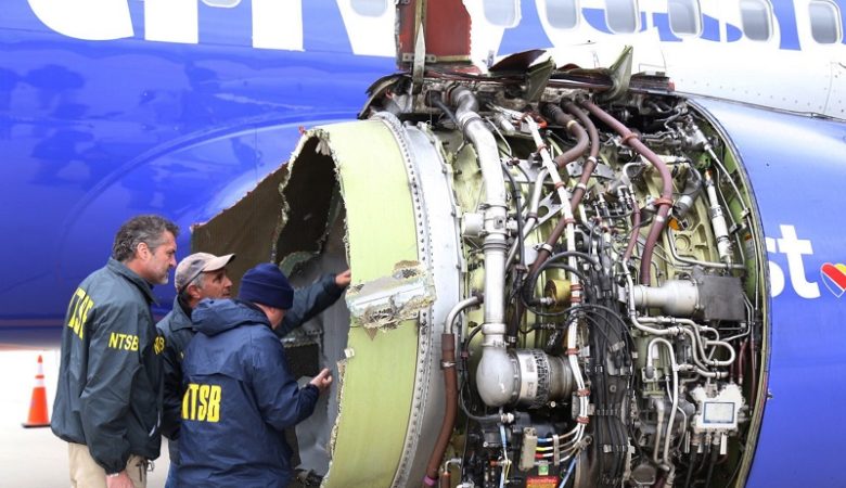 Επιβάτης έχασε τη ζωή της από έκρηξη στον κινητήρα του αεροπλάνου