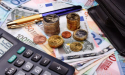 Φορολογικές δηλώσεις 2023: Ευκαιρία για διορθώσεις που «ξεφουσκώνουν» το ραβασάκι της Εφορίας