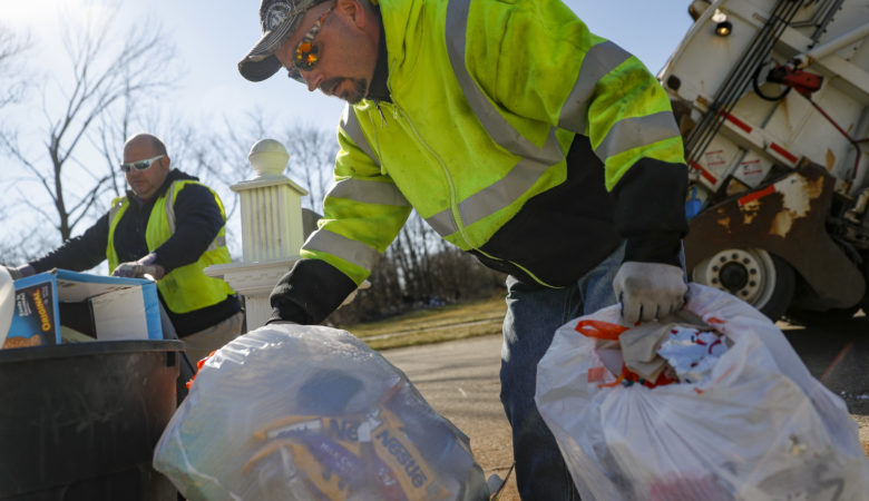 Οι Αμερικανοί πετούν στα σκουπίδια 150.000 τόνους τροφίμων την ημέρα