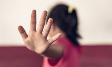 Φρικτές οι αποκαλύψεις για το βιασμό παιδιών από τους γονείς τους στη Λέρο