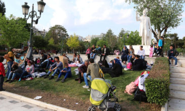 Πρόσφυγες κοιμήθηκαν στην κεντρική πλατεία της Θεσσαλονίκης