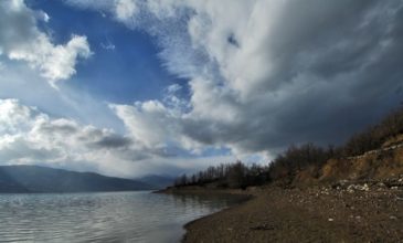 Τερτίπια του καιρού με τοπικές βροχές και θερμοκρασία σε πτώση