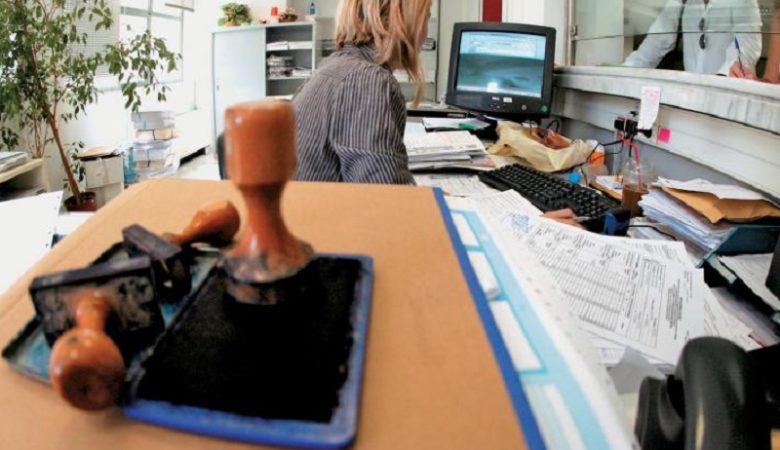 Βορίδης: Πρόστιμο 300 ευρώ την εβδομάδα στους δημοσίους υπαλλήλους που αρνούνται εμβολιασμό ή τεστ