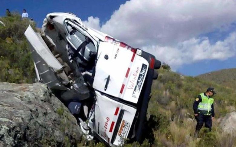 Λεωφορείο με τουρίστες έπεσε σε χαράδρα στο Περού