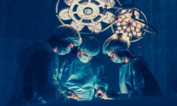 Κορονοϊός: Σοβαρές επιπλοκές σε χειρουργεία ασθενών που έχουν μολυνθεί από τον ιό