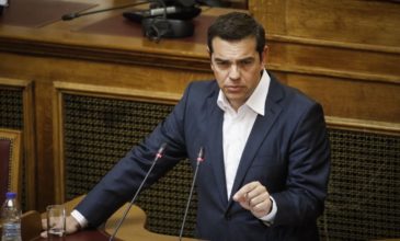 Ο Τσίπρας ενημερώνει τη Βουλή για τη συμφωνία με την ΠΓΔΜ