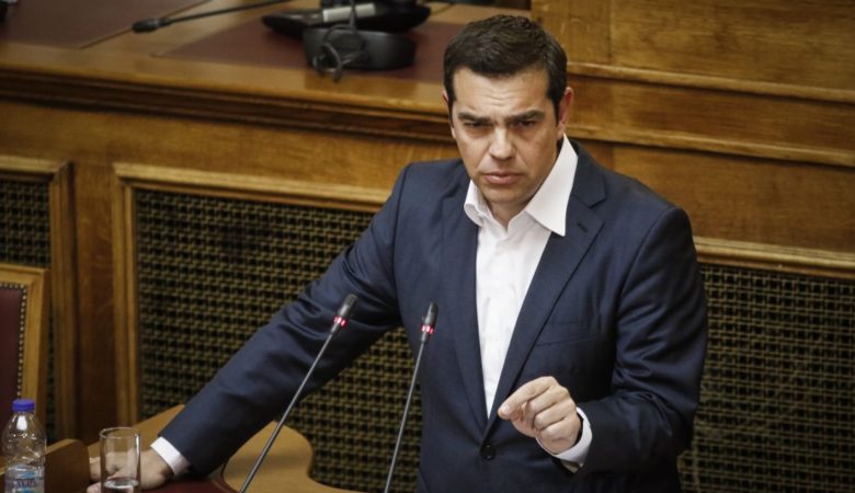 Ο Τσίπρας ενημερώνει τη Βουλή για τη συμφωνία με την ΠΓΔΜ