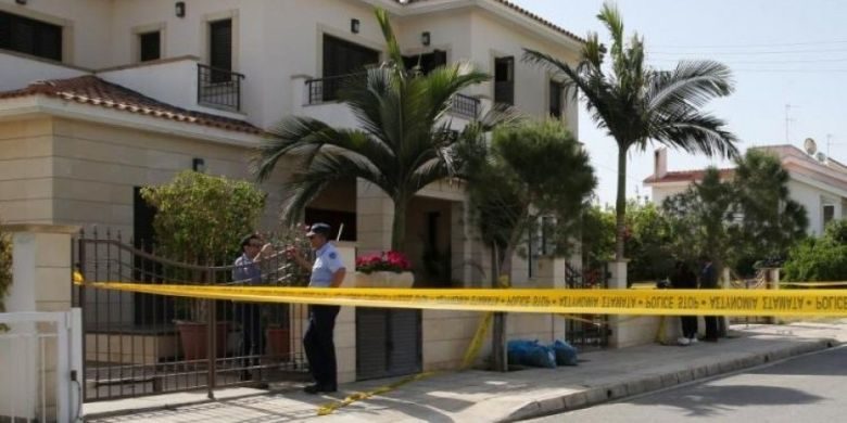 Εντοπίστηκαν μέσα σε κουβά με χλωρίνη το μαχαίρι και τα ρούχα στην Κύπρο