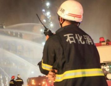 Kατάρρευση κτιρίου που ανακαινιζόταν, τουλάχιστον 10 εγκλωβισμένοι