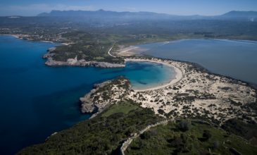 Η ελληνική παραλία με το περίεργο όνομα και την εξωτική ομορφιά