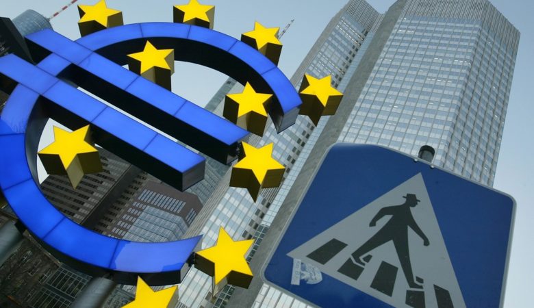 FT: H ΕΚΤ πιέζει το Βερολίνο να υπογράψει τα μέτρα για το ελληνικό χρέος