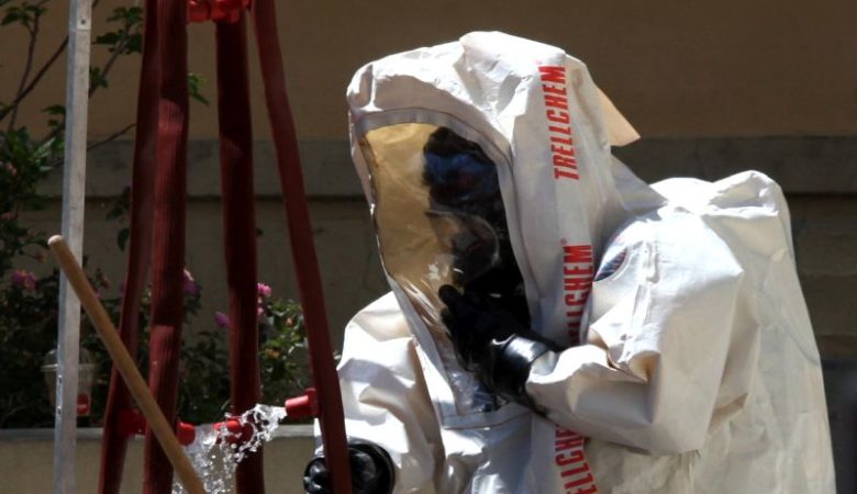 Συναγερμός για ύποπτους φακέλους με άγνωστη σκόνη σε γραφεία στην Αθήνα