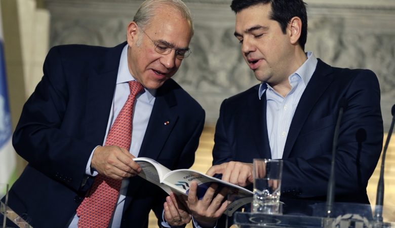 Όσα ζητάει ο ΟΟΣΑ για το ελληνικό χρέος, τους φόρους και το ασφαλιστικό