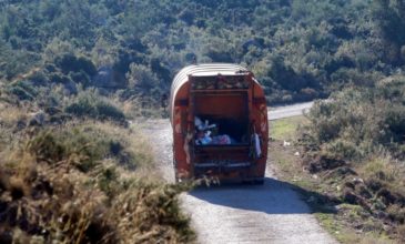 Δυο νεκροί από πτώση απορριμματοφόρου σε γκρεμό στην Τήνο