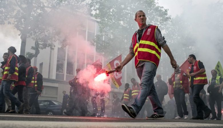 Οι απεργοί των γαλλικών σιδηροδρόμων μάζεψαν 1 εκατ. ευρώ από δωρεές