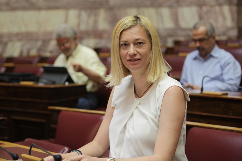 Ραχήλ Μακρή για κοροναϊό: Είναι… μουφοιός, εγώ θα πάω να κοινωνήσω