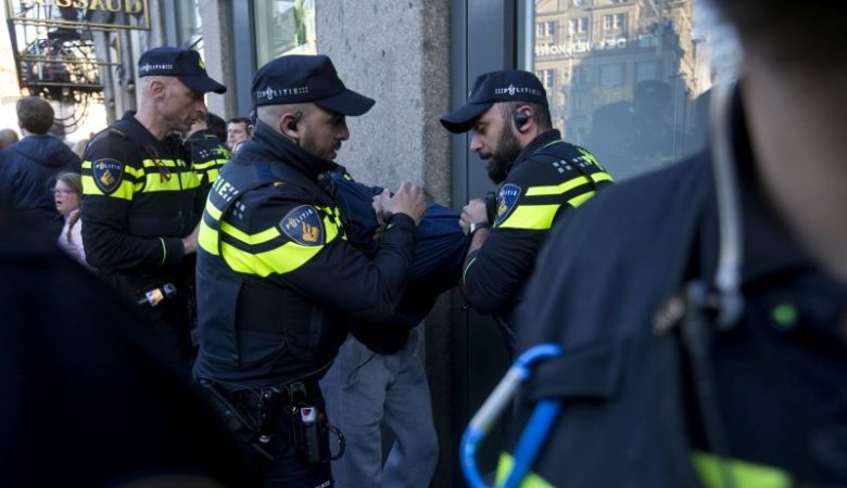 Τρόμος στο κέντρο της Χάγης: Άνδρας μαχαίρωσε τρεις ανθρώπους