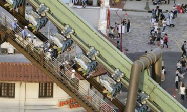 Το τρενάκι του τρόμου σε λούνα παρκ στην Ιαπωνία