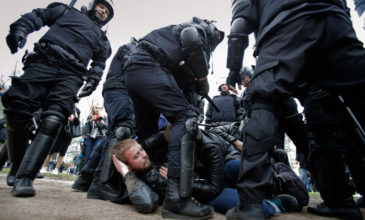 Η αστυνομία συνέλαβε δεκάδες διαδηλωτές της αντιπολίτευσης στη Μόσχα