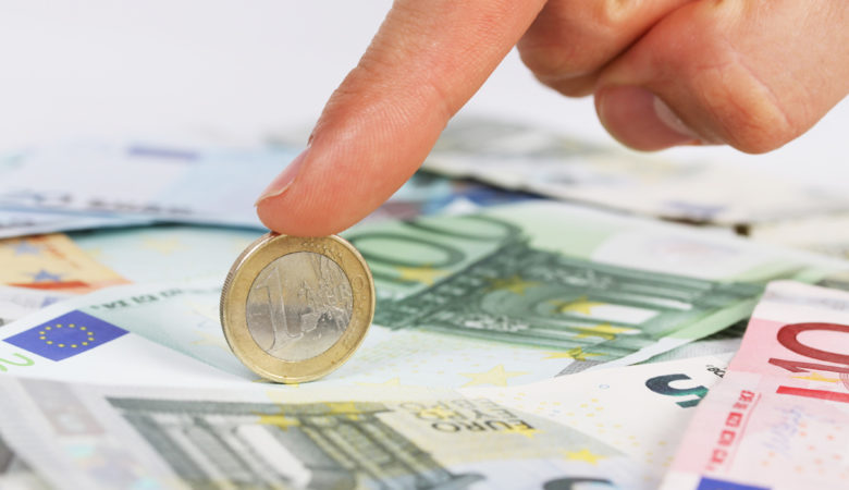 Αύριο η νέα ευκαιρία για 1.000 ευρώ για τους συνεπείς του πλαστικού χρήματος