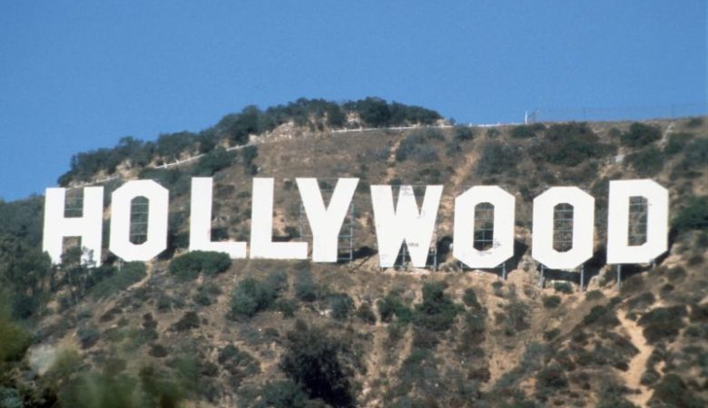 Απεργία στο Χόλιγουντ: Οι σεναριογράφοι διαμαρτύρονται για τις αμοιβές τους στην εποχή του streaming