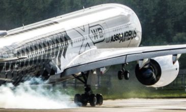 Εντυπωσιακή κάθετη απογείωση από επιβατικό Airbus A350!
