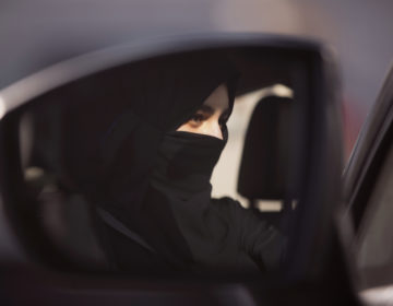 Από τις 24 Ιουνίου θα οδηγούν και οι γυναίκες στη Σαουδική Αραβία
