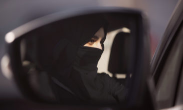 Από τις 24 Ιουνίου θα οδηγούν και οι γυναίκες στη Σαουδική Αραβία