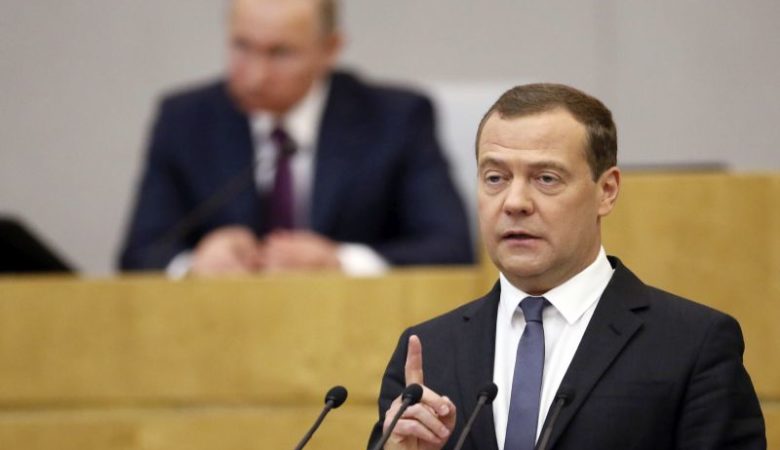 Νέες απειλές από Μεντβέντεφ: «Θα απαντήσουμε στην “καταδυνάστευση” των Ρώσων στο εξωτερικό»
