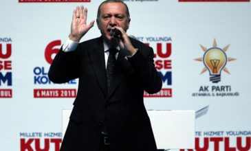 Η οικονομία της Τουρκίας καταρρέει και ο Ερντογάν βλέπει σκευωρίες