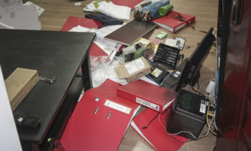 Επίθεση του Ρουβίκωνα στα γραφεία της ΜΚΟ «Oxfam»