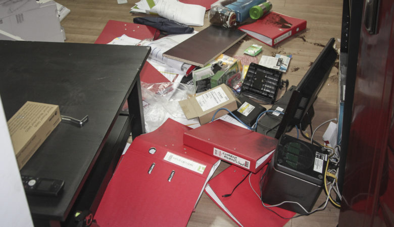 Επίθεση του Ρουβίκωνα στα γραφεία της ΜΚΟ «Oxfam»