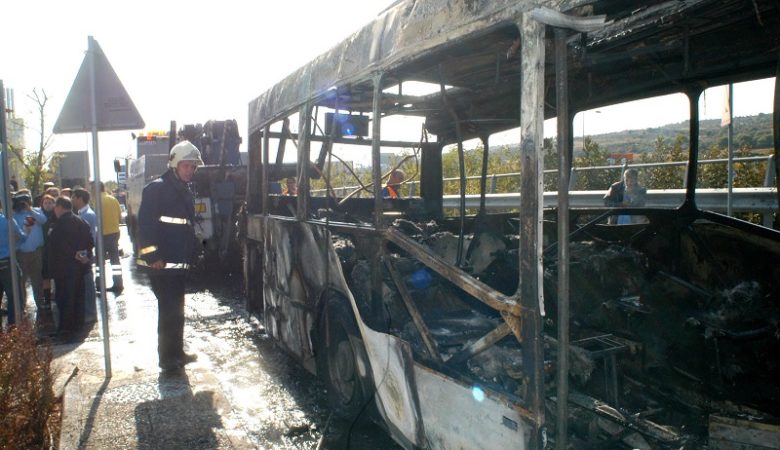 Φωτιά σε γεμάτο επιβάτες λεωφορείο του ΟΑΣΑ στη Νίκαια