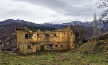 Τα εκπληκτικά πλινθόκτιστα σπίτια του Ανταρτικού