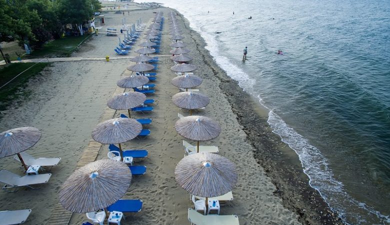 Ποιες ελληνικές παραλίες έχασαν τη γαλάζια σημαία