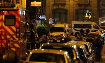 Ένας νεκρός από επίθεση άντρα με μαχαίρι σε περαστικούς στο Παρίσι