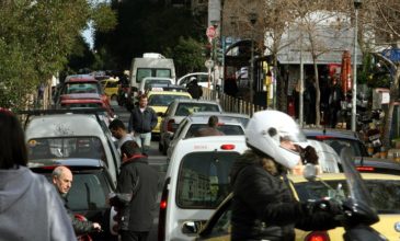 Στο «κόκκινο» η κυκλοφορία στους δρόμους της Αθήνας