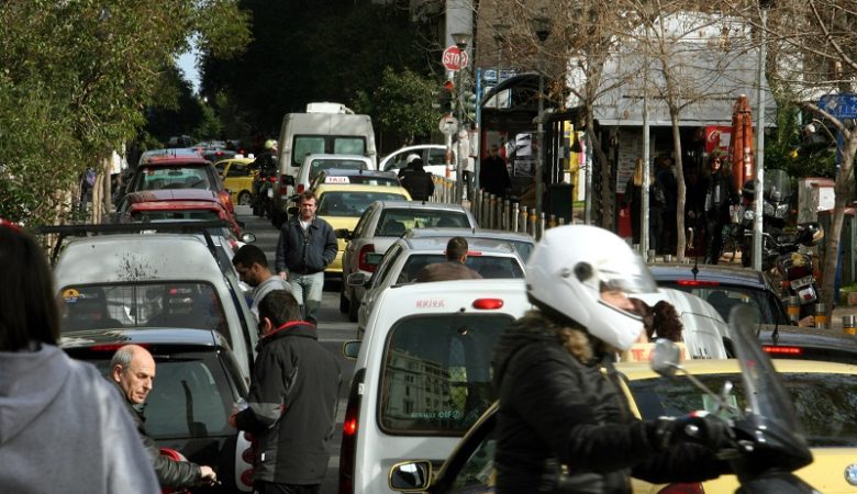 Στο «κόκκινο» η κυκλοφορία στους δρόμους της Αθήνας