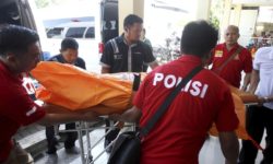 Καταρρέουν σπίτια μετά τον ισχυρό σεισμό στην Ινδονησία – Πάνω από 10 νεκροί