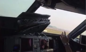 Τρόμος στο πιλοτήριο-Έσπασε το τζάμι και «ρούφηξε» τον συγκυβερνήτη